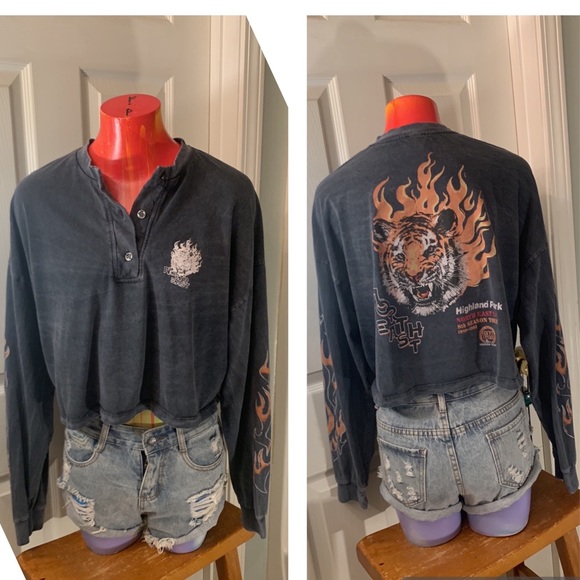 Urban Outfitters Tops - BDG URBAN OUTFITTERS Hella Rad Crop Top